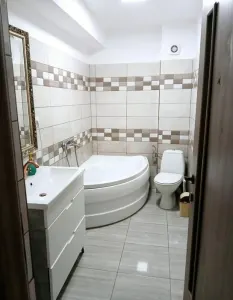 Apartament cu 3 camere Tractorul - foto 8