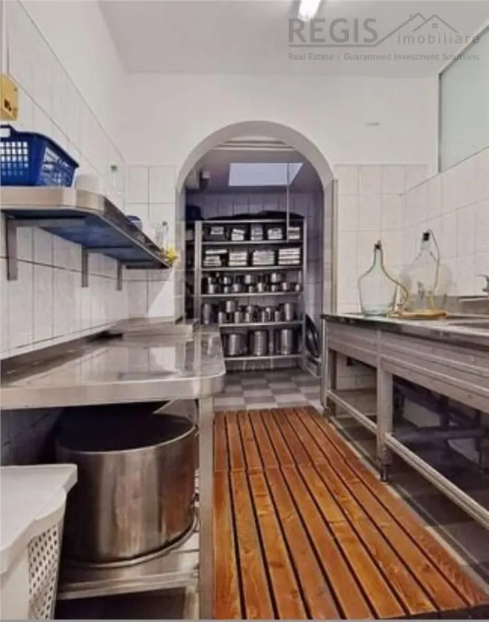 Super Vila ,  perfecta  pentru o Pensiune/ Hotel cu Restaurant - foto 21