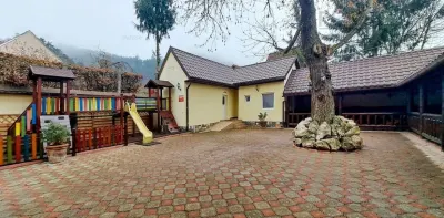 Super Vila ,  perfecta  pentru o Pensiune/ Hotel cu Restaurant - foto 5