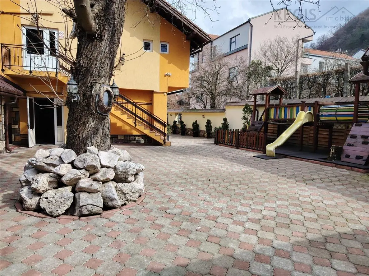 Super Vila ,  perfecta  pentru o Pensiune/ Hotel cu Restaurant - foto 6