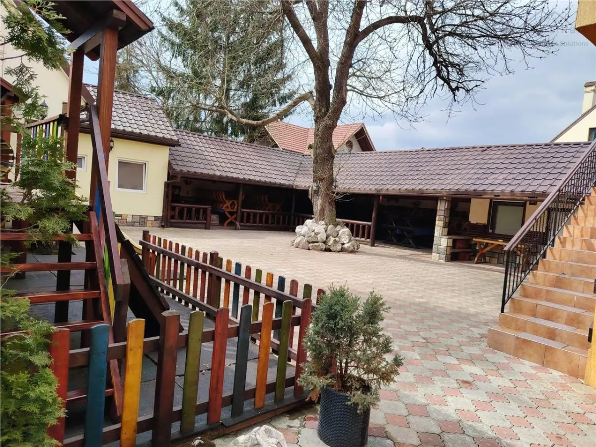 Super Vila ,  perfecta  pentru o Pensiune/ Hotel cu Restaurant - foto 9