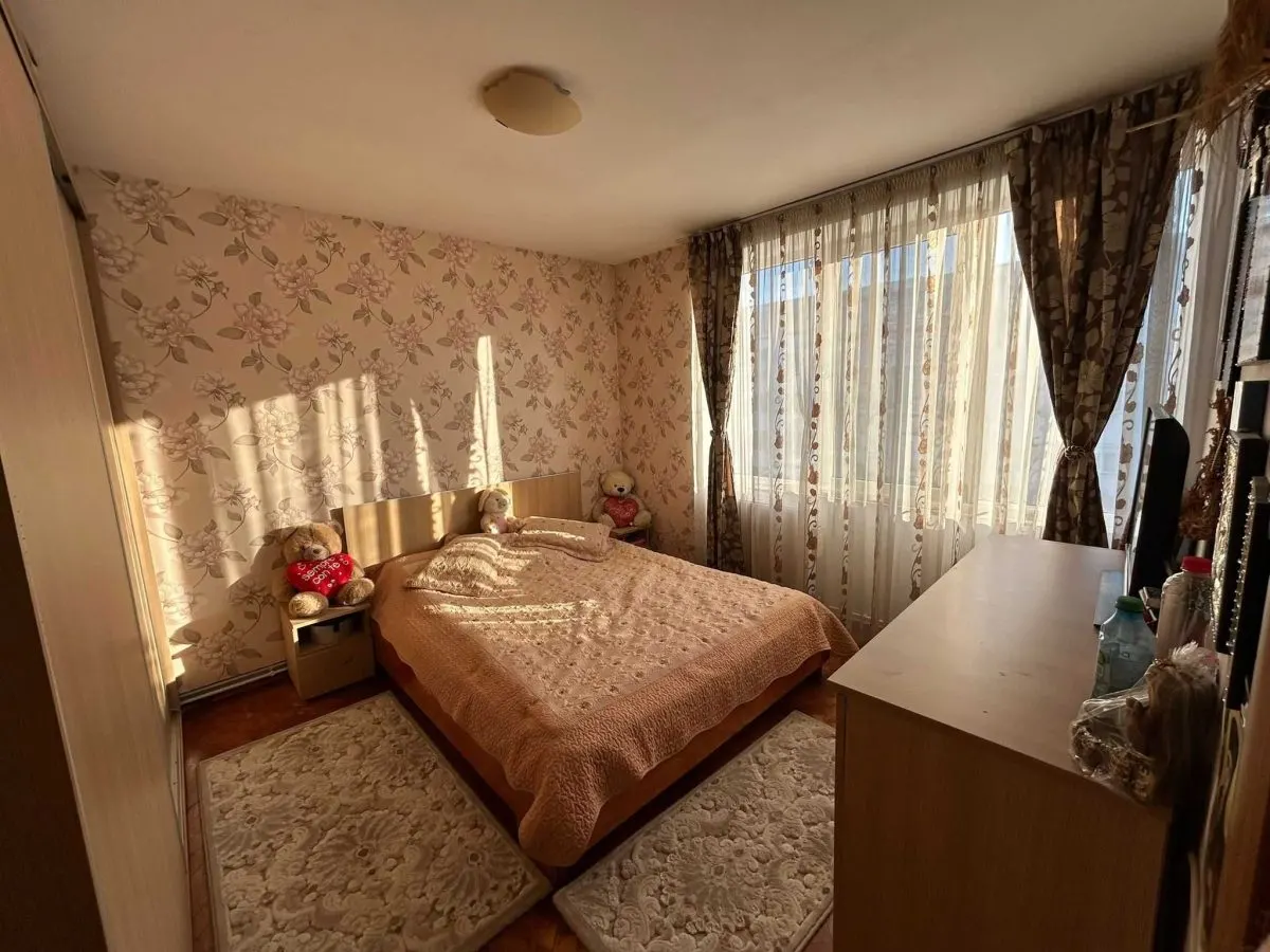 Apartament 3 camere decomandat etaj intermediar Tractorul - foto 3