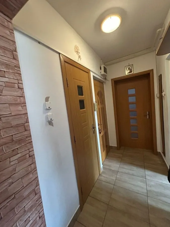 Apartament 3 camere decomandat etaj intermediar Tractorul - foto 6