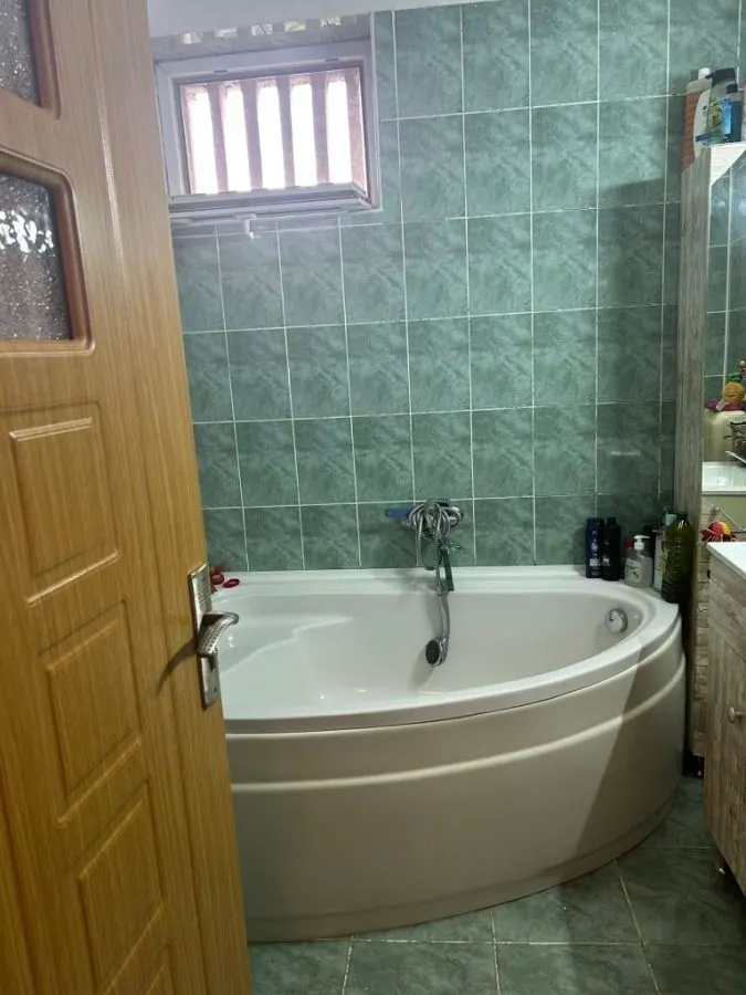Apartament 3 camere decomandat etaj intermediar Tractorul - foto 8