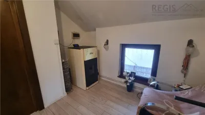 Casa de vanzare moderna cu costuri reduse, panouri solare si spatiu comercial inclus - foto 13
