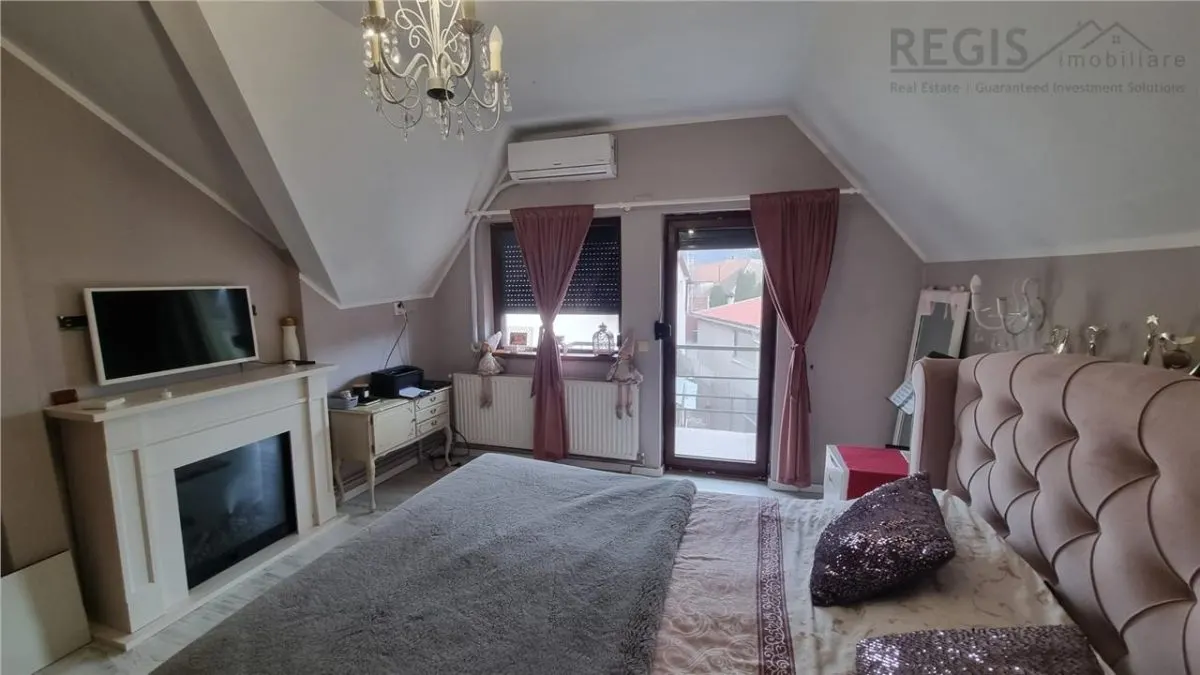 Casa de vanzare moderna cu costuri reduse, panouri solare si spatiu comercial inclus - foto 16