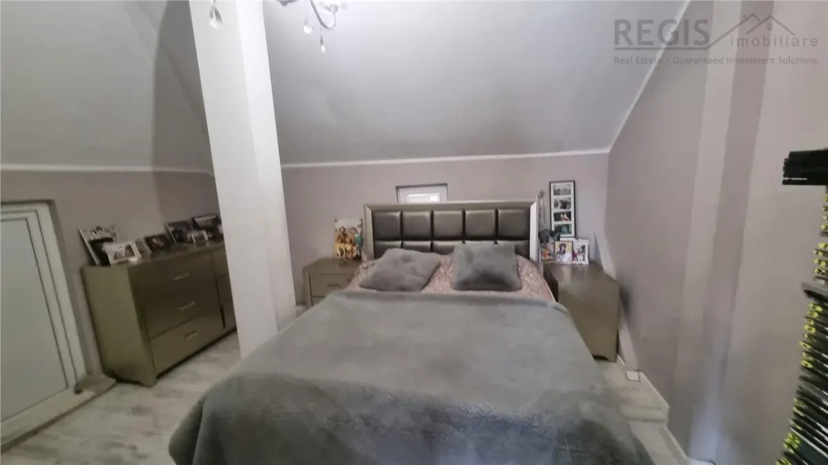 Casa de vanzare moderna cu costuri reduse, panouri solare si spatiu comercial inclus - foto 17
