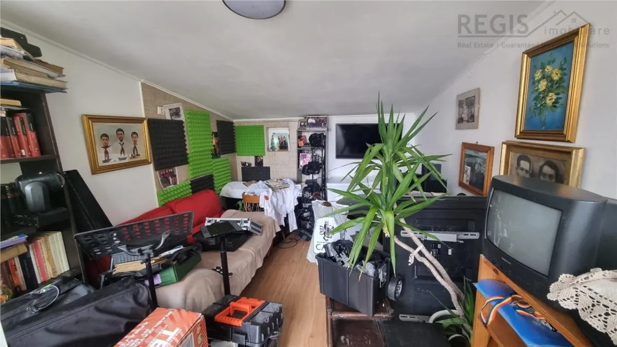 Casa de vanzare moderna cu costuri reduse, panouri solare si spatiu comercial inclus - foto 20