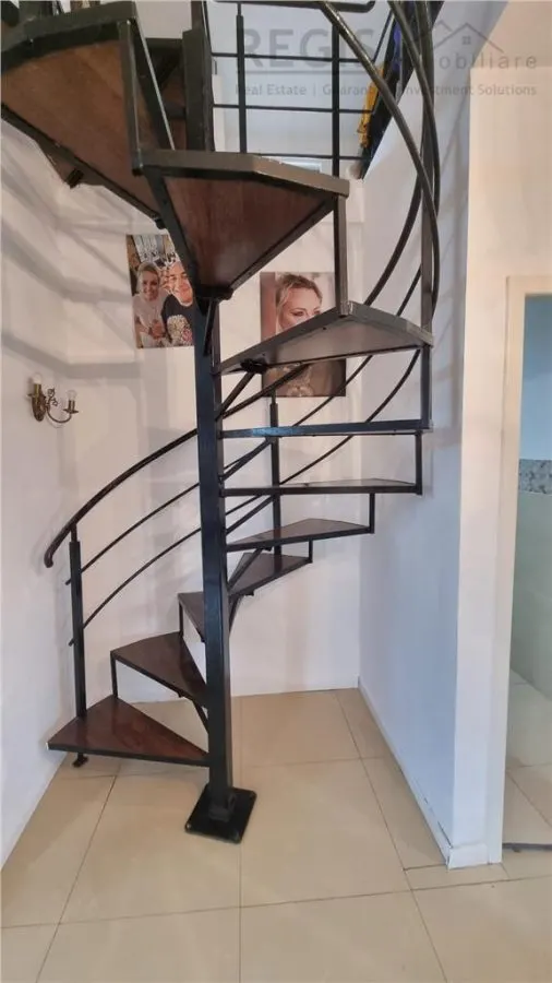 Casa de vanzare moderna cu costuri reduse, panouri solare si spatiu comercial inclus - foto 8