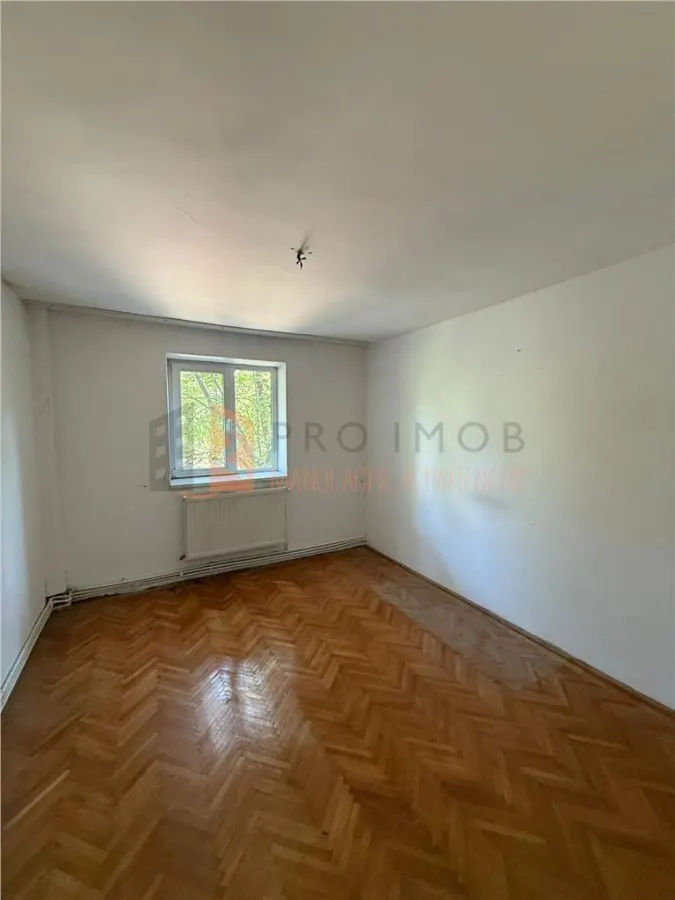 Apartament 3 camere cf 2  semidecomandat zona Micro 14 - foto 1
