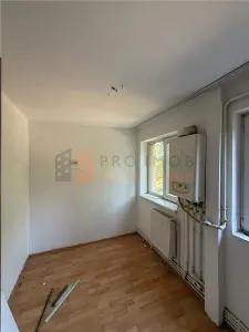 Apartament 3 camere cf 2  semidecomandat zona Micro 14 - foto 3