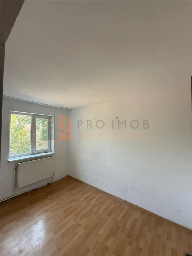 Apartament 3 camere cf 2  semidecomandat zona Micro 14 - foto 4
