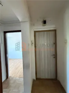 Apartament 3 camere cf 2  semidecomandat zona Micro 14 - foto 6
