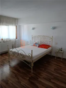 Apartament 4 camere confort 1 decomandat  zona ultracentrala - foto 2
