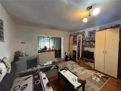 Apartament 2 camere confort  1 semidecomandat  zona Crang - Buzau