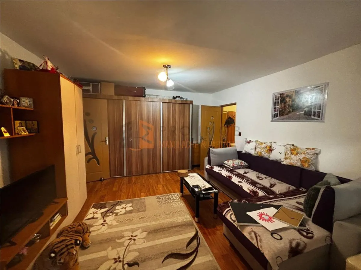 Apartament 2 camere confort  1 semidecomandat  zona Crang - foto 2
