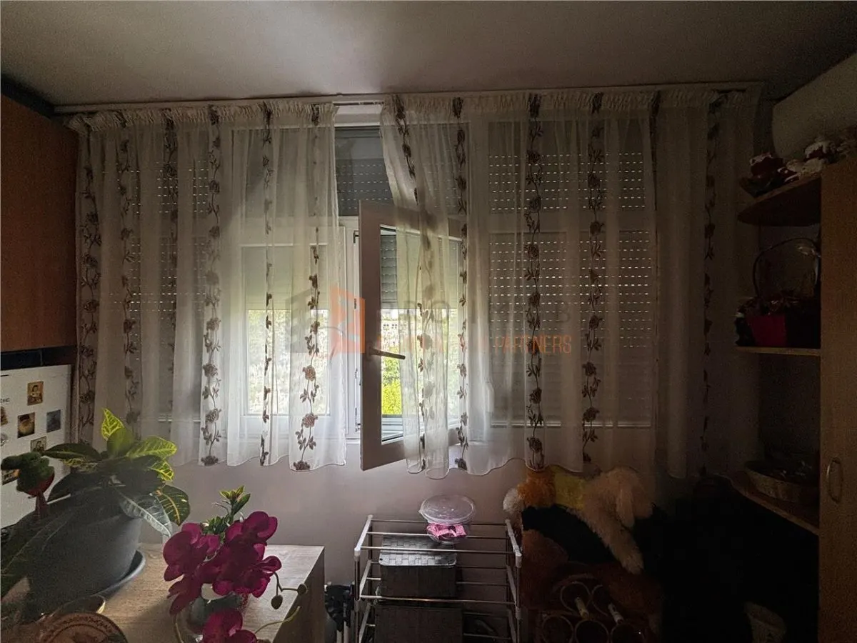 Apartament 2 camere confort  1 semidecomandat  zona Crang - foto 3