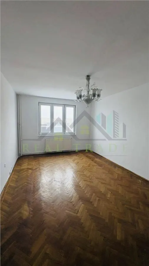 Apartament 3 camere decomandat Calea Bucuresti - foto 1