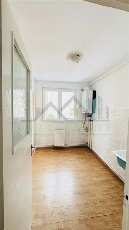 Apartament 3 camere decomandat Calea Bucuresti - foto 4