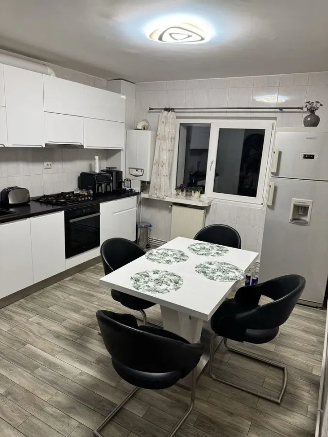 Apartament 3 camere renovat intrare Racadau - foto 2