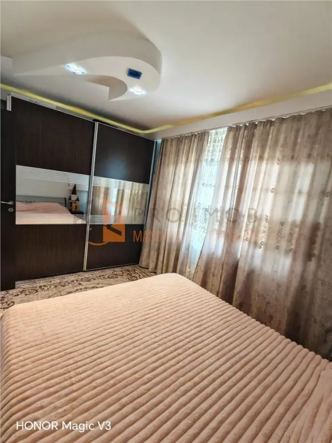 Apartament 3 camere confort 1 semidecomandat zona  Independentei - foto 3
