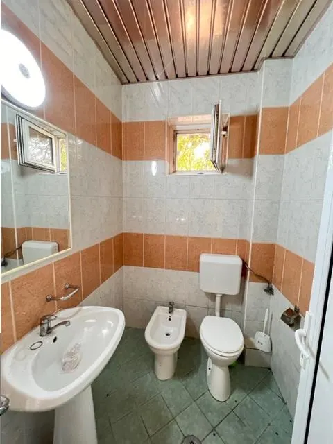 IDEAL INVESTITIE - Vanzare vila P+2+M | Salaj | 400 mp utili | 12 camere | centrala termica | - foto 23