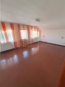 EXCLUSIVITATE! Casa cu teren si garaj in cartierul Mihai Viteazu - foto 2