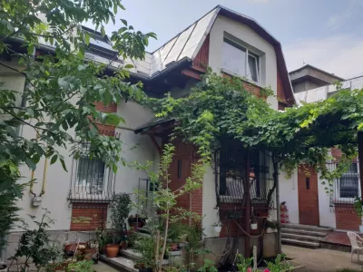 Casa Calea Calarasilor - Hala Traian | renovata si consolidata 2001 | curte comuna - Bucuresti