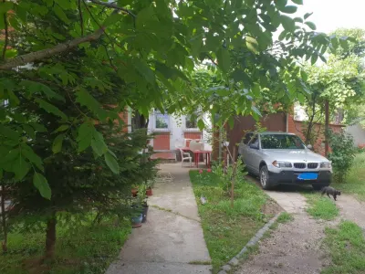 Casa Calea Calarasilor - Hala Traian | renovata si consolidata 2001 | curte comuna - foto 3