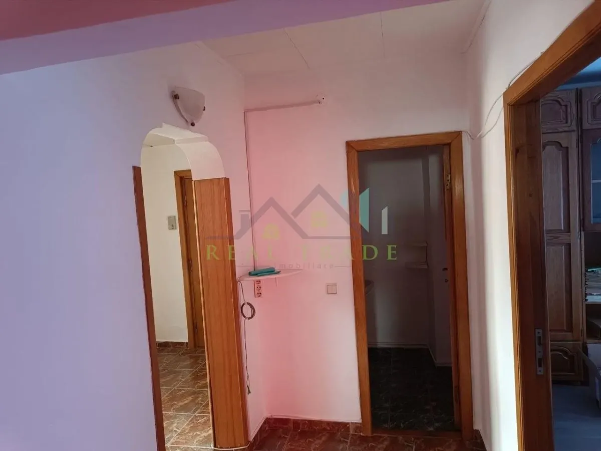 Apartament 3 camere structura mare intrare Racadau - foto 4
