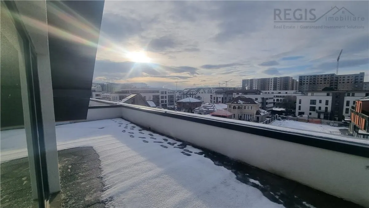 Penthouse de 2.5 camere zona Tractorul - foto 1
