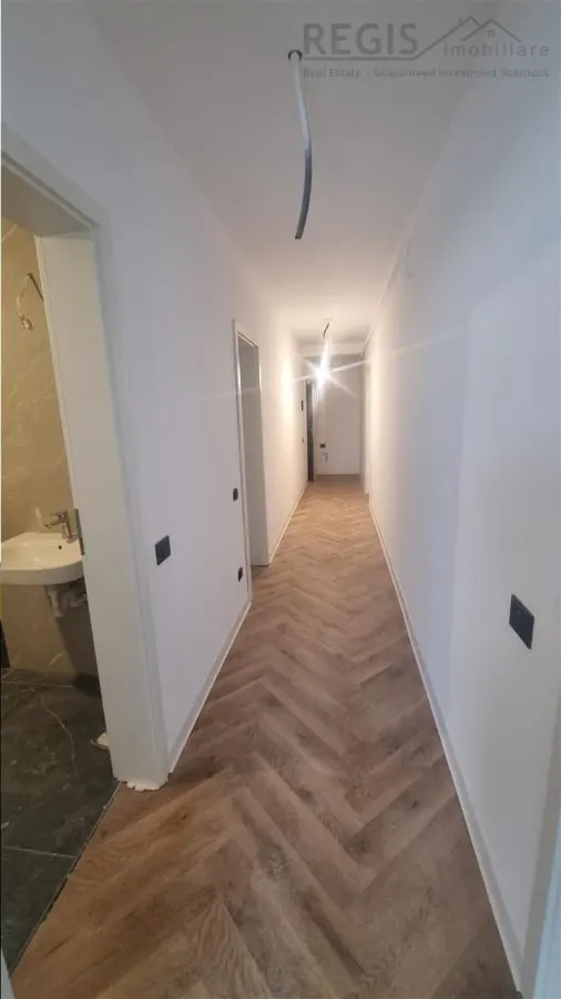 Penthouse de 2.5 camere zona Tractorul - foto 8