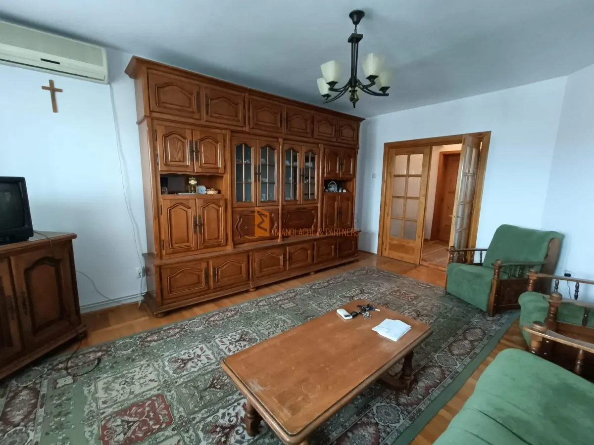 Apartament 3 camere decomandat zona Crang - foto 1