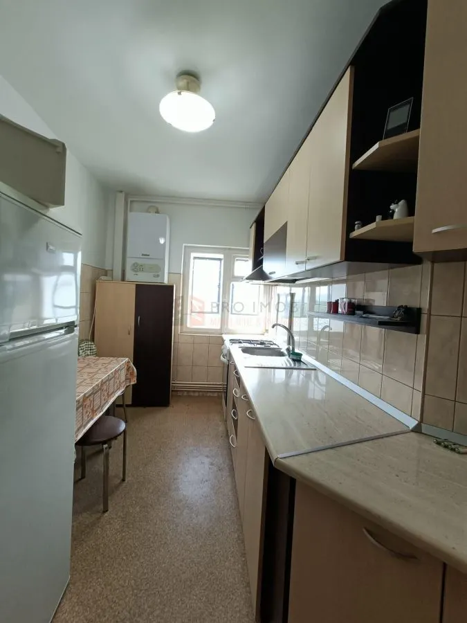 Apartament 3 camere decomandat zona Crang - foto 2