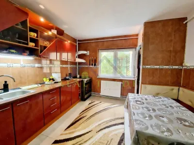 Apartament 3 camere decomandat etajul 1 Racadau - foto 2