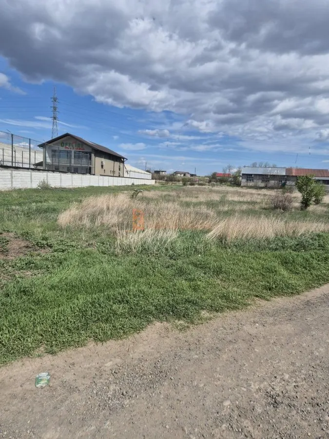 Terenuri alipite intravilane zona Brosteni ,Tarlaua 33 - foto 1