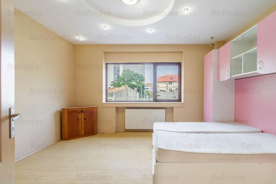 Vanzare apartament 3 camere | Unirii | cartier evreiesc | etaj 1/4 | decomandat 105mp | fara risc seismic | bloc consolidat | - foto 1