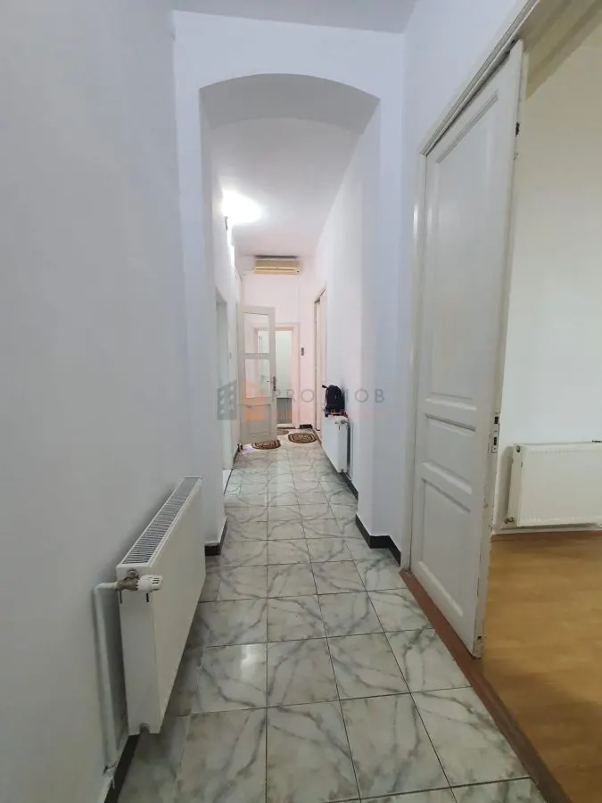 Casa tip parter zona Centru - foto 5