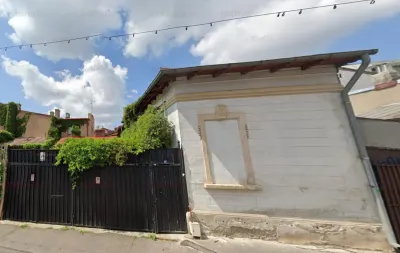 Vanzare casa P+E+M | Calea Calarasilor - Matei Voievod | curte comuna | - Bucuresti