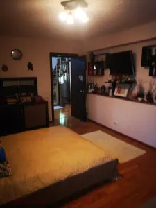 Vanzare casa P+E+M | Calea Calarasilor - Matei Voievod | curte comuna | - foto 4