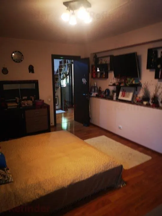 Vanzare casa P+E+M | Calea Calarasilor - Matei Voievod | curte comuna | - foto 4
