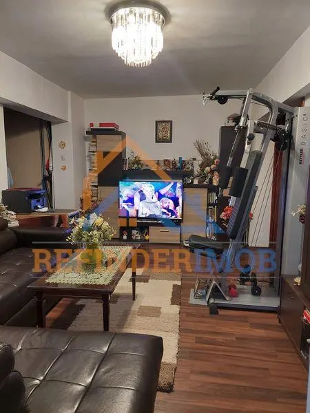 Apartament de vanzare cu 3 camere, 2 gr sanitare - zona 13 Septembrie - foto 2