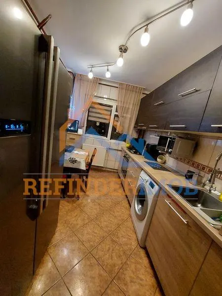 Apartament de vanzare cu 3 camere, 2 gr sanitare - zona 13 Septembrie - foto 5