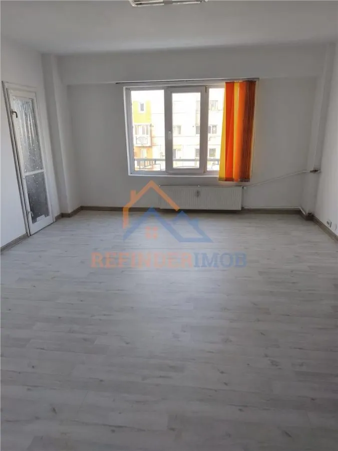 Apartament de vanzare cu 3 camere, 2 grupuri sanitare, zona Calea Calarasilor - foto 2