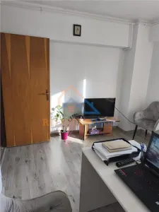 Apartament de vanzare cu 3 camere, 2 grupuri sanitare, zona Calea Calarasilor - foto 8