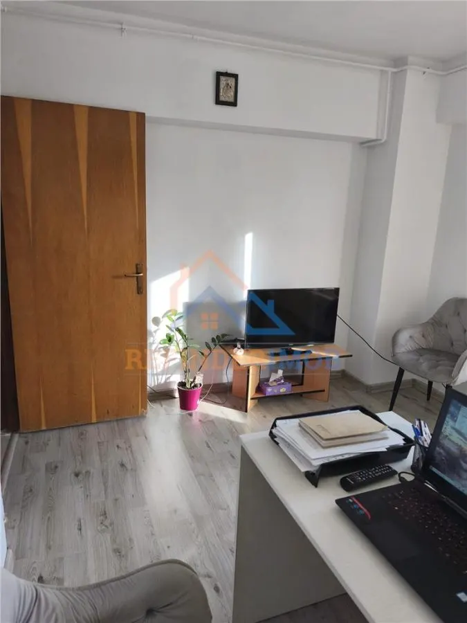 Apartament de vanzare cu 3 camere, 2 grupuri sanitare, zona Calea Calarasilor - foto 8