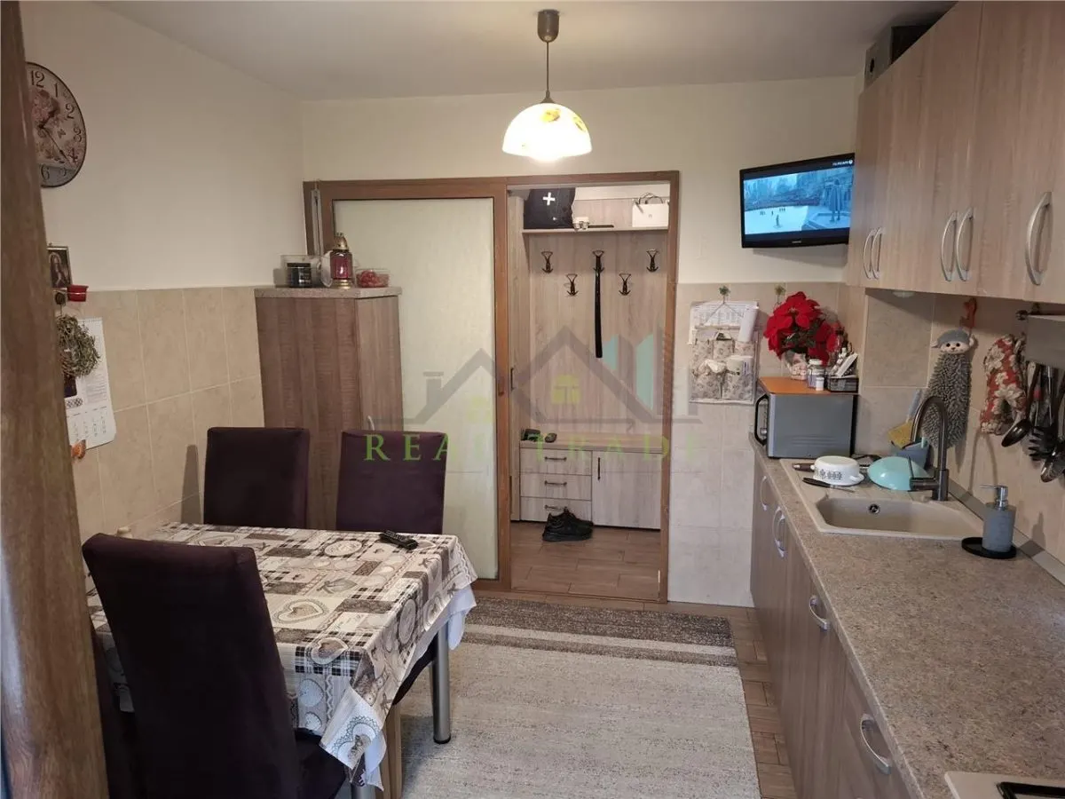 Apartament 3 camere etaj intermediar Tractorul - foto 11