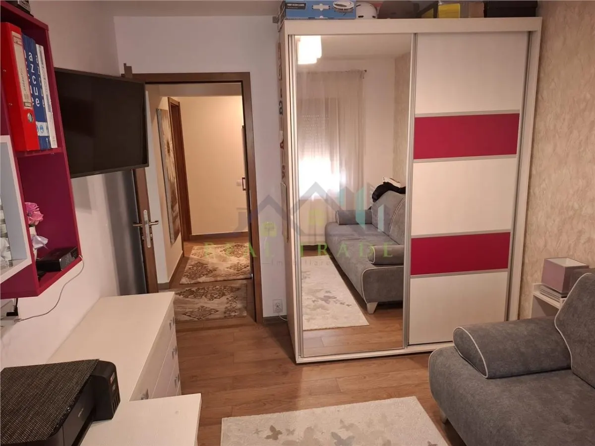Apartament 3 camere etaj intermediar Tractorul - foto 12