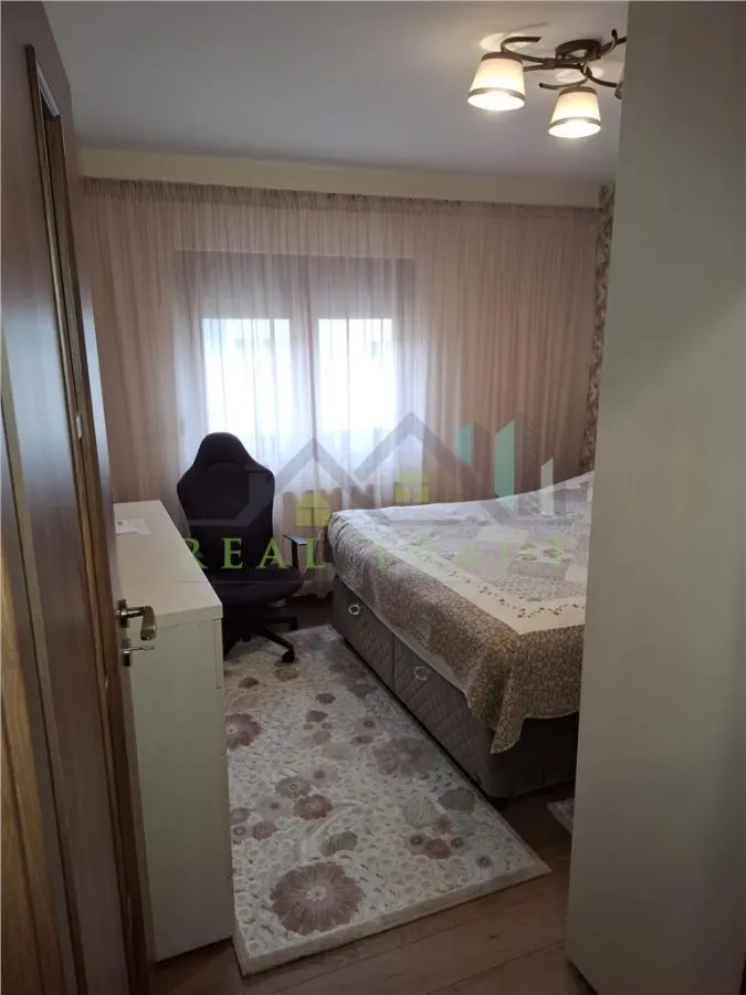 Apartament 3 camere etaj intermediar Tractorul - foto 7