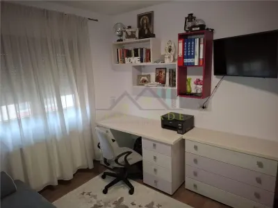 Apartament 3 camere etaj intermediar Tractorul - foto 10